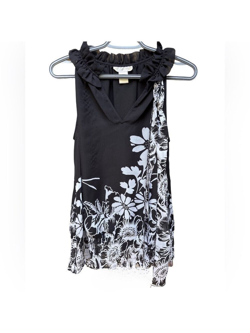 Erin B Floral Black and White Women's Sleeveless V-Neck Blouse Medium